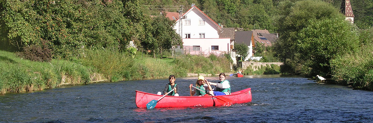 Kanus auf dem oberen Neckar vor Fischingen